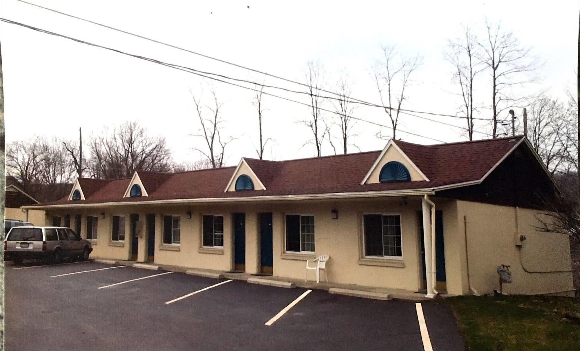 Economy Inn Ithaca Exterior photo